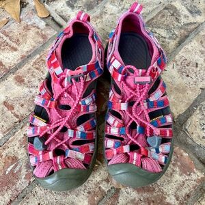 Keen Whisper Sandals Closed Toe Little Kids Girls Sz 2 Hiking Water Shoe Outdoor